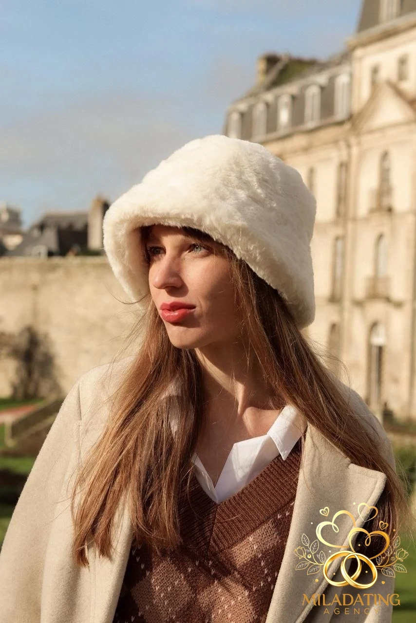 Polina - Photo 19 of 19 Polina - photo 19 | Lady Profiles